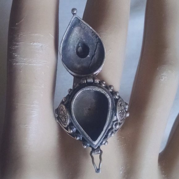 Vintage Unique Rare Collectible Poison Black Onyx Marcasite Gemstone Ring - Picture 4 of 12